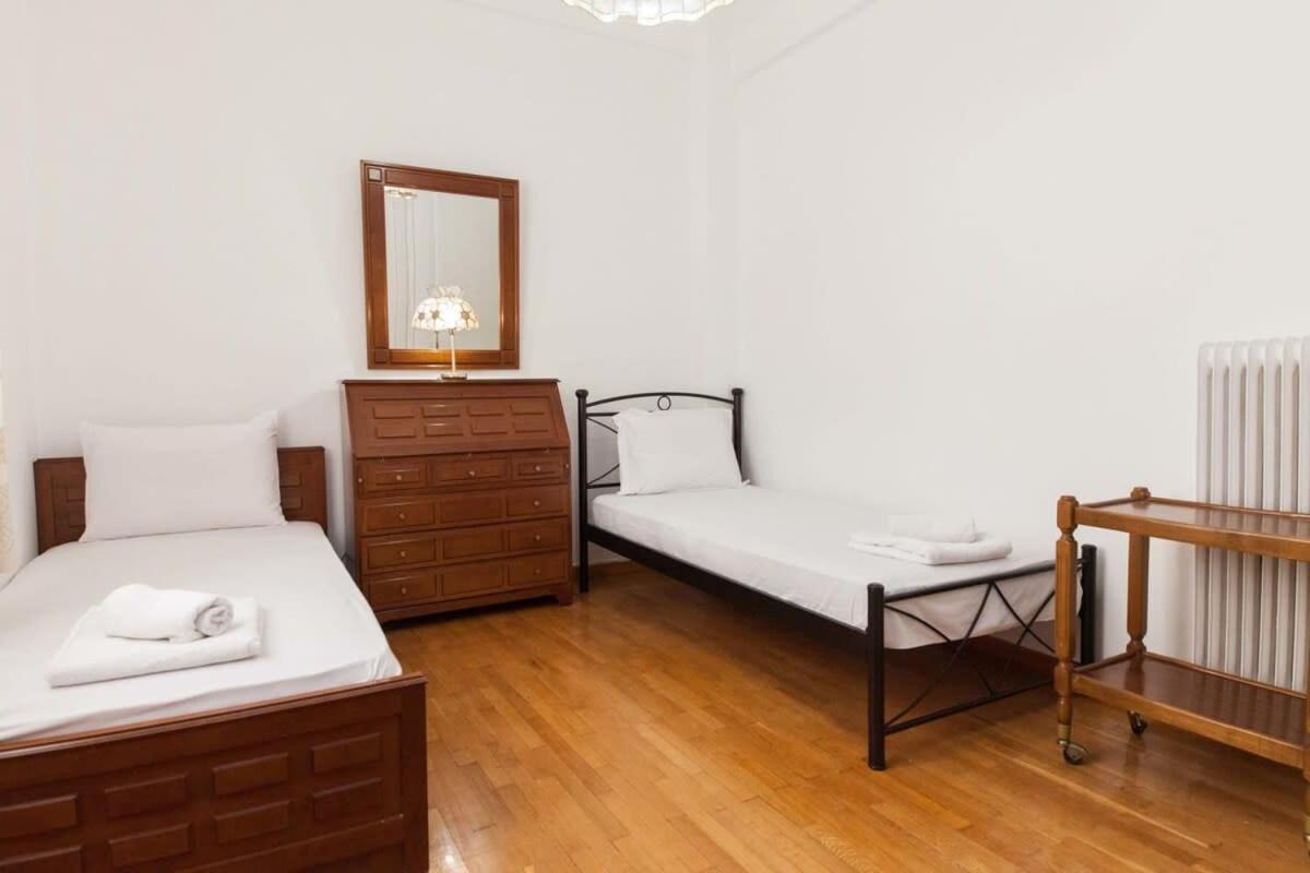 Charming Vintage 2Br Apartment With Balcony In Koukaki 아테네 외부 사진