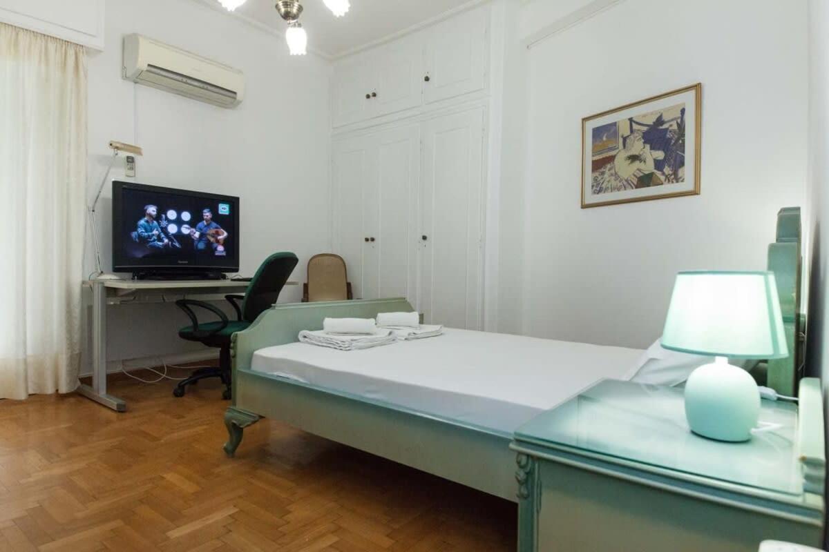 Charming Vintage 2Br Apartment With Balcony In Koukaki 아테네 외부 사진