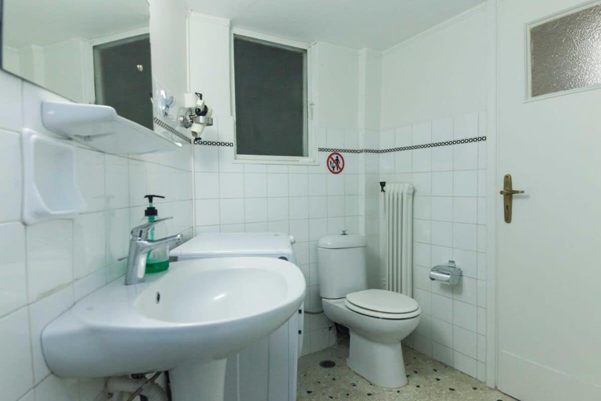Charming Vintage 2Br Apartment With Balcony In Koukaki 아테네 외부 사진
